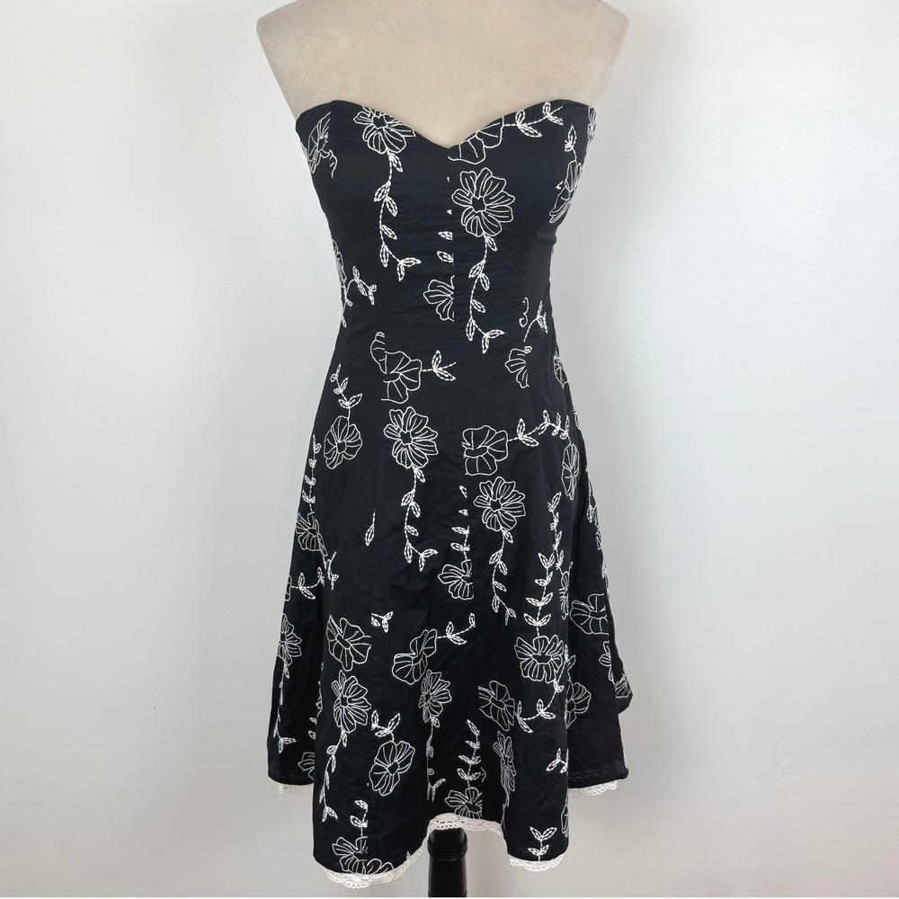 White House Black Market Strapless Floral Embroidered Dress Black White‎ Size 0